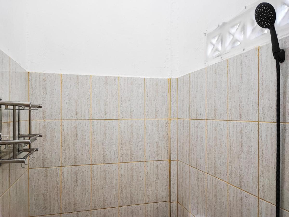 Adela Homestay Syariah Near Universitas Muhammadiyah Jambi Mitra Reddoorz Eksteriør billede